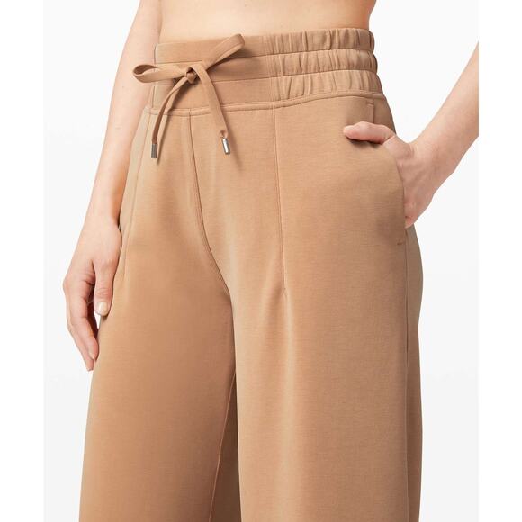Lululemon Soft Ambitions High Rise Crop
Beech Wood Size 6 - Picture 3 of 12